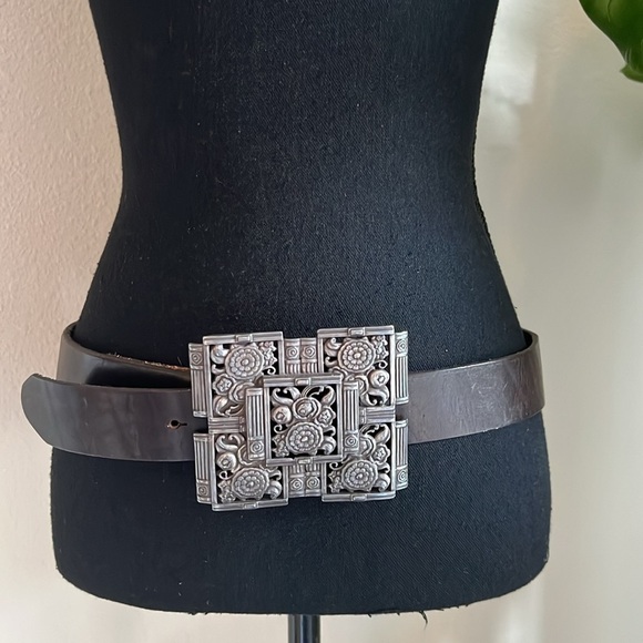 ESCADA Women's Western Metal Floral Buckle Made in Spain VTG Brown Leather Belt - Picture 2 of 16